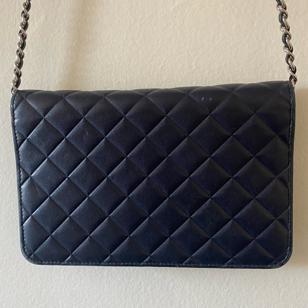 CHANEL Diamond CC Wallet on Chain - Picture 6 of 9